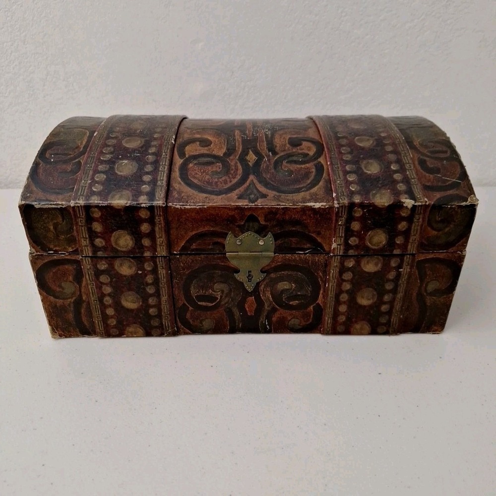 Vintage 1940s Toy Pirate Treasure Chest‎ with Caribbean Map Inside Lid  12.5" - Picture 3 of 16